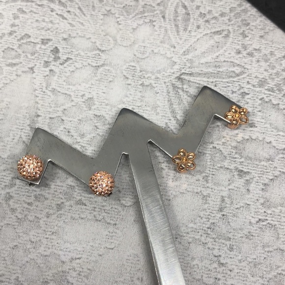 BUNDLE lot 2 brand name post/stud earrings MMJ Marc Jacobs and TP Casual Dressy - Picture 7 of 7